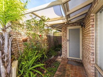 2/3 First Avenue, Applecross WA 6153