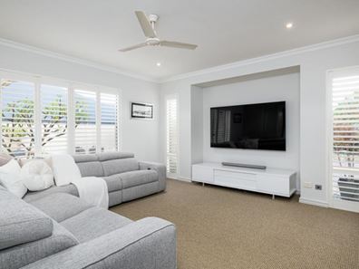 10 Madeira Turn, Hillarys WA 6025