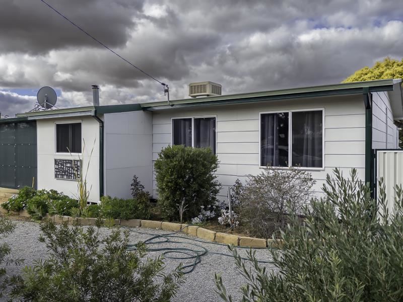 2 Ferguson Street, Mukinbudin