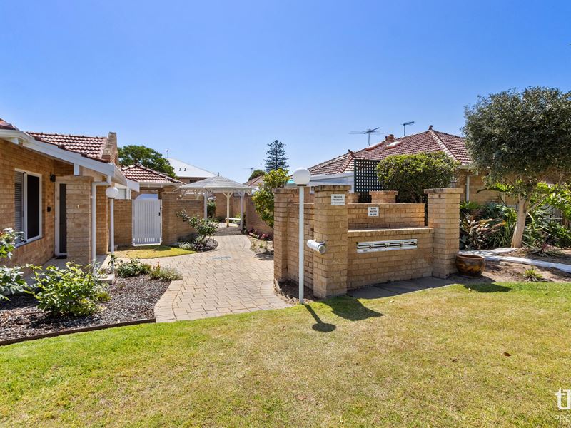2/136 Waratah Avenue, Dalkeith