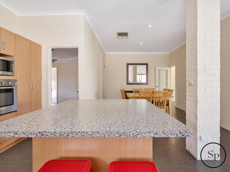 9 Willmott Close, Halls Head