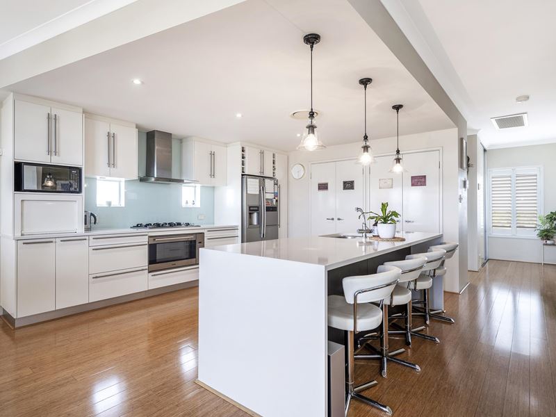 4 Long Beach Rise, Port Kennedy