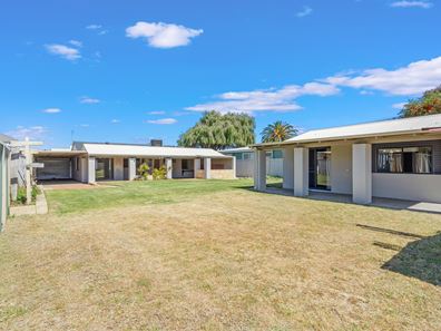 12 Leighton Road East, Halls Head WA 6210