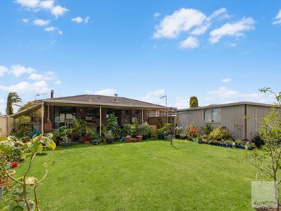 8 Sierra Crescent, Orana WA 6330