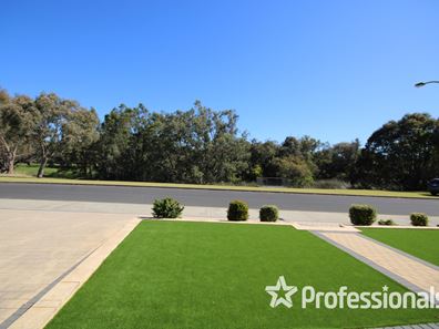 15 Carna Bay Road, Australind WA 6233