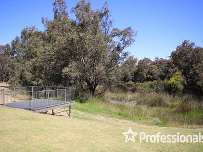 15 Carna Bay Road, Australind WA 6233