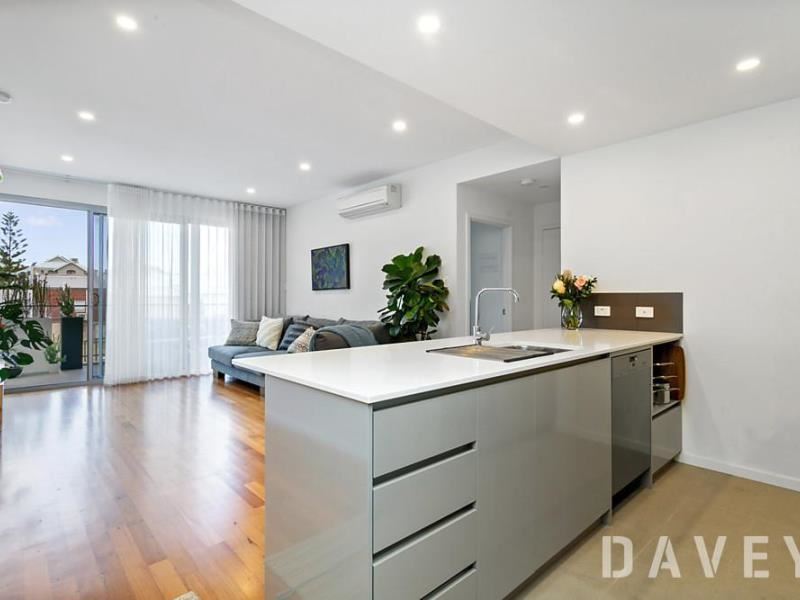 15/24 Lawley Street, North Beach