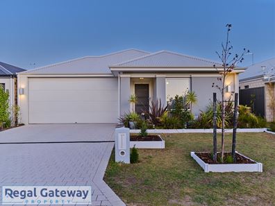 82 Aquamarine Parade, Treeby WA 6164