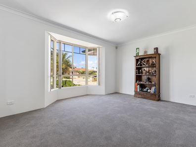 82 Ronsard Drive, San Remo WA 6210