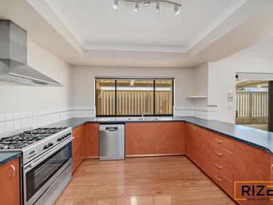 7 Capri Leone Way, Sinagra WA 6065