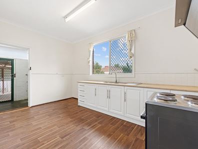 4 Oswell Street, Cloverdale WA 6105