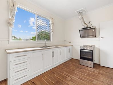 4 Oswell Street, Cloverdale WA 6105