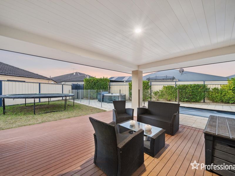 5 Marriott Crescent, Wattle Grove WA 6107