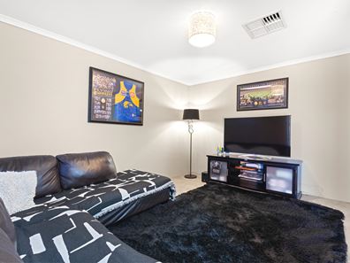 7 Zurich Fairway, Hocking WA 6065