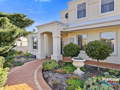11 Rialto Place, Halls Head WA 6210