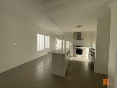1 Chavez Close, Piara Waters WA 6112