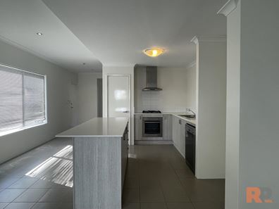 1 Chavez Close, Piara Waters WA 6112