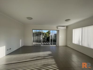 1 Chavez Close, Piara Waters WA 6112