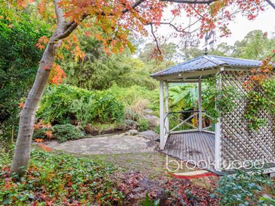 23 Enid Road, Kalamunda WA 6076
