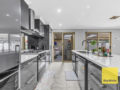 16 Murdoch Road, Thornlie WA 6108