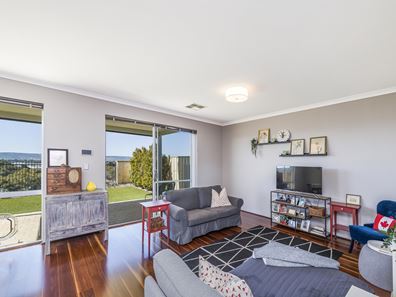 4/2 Woodstock Green, Ellenbrook WA 6069