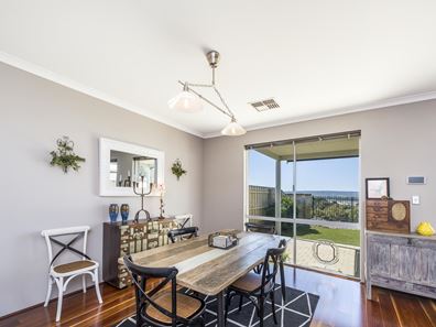 4/2 Woodstock Green, Ellenbrook WA 6069