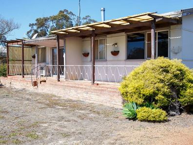 40 Roberts Street, Yealering WA 6372