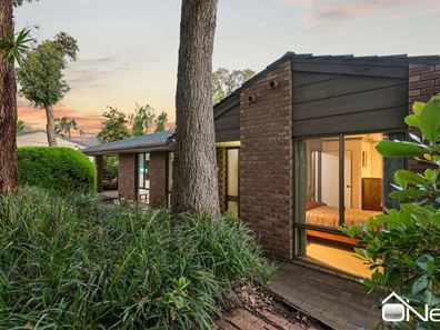 22 Baronet Road, Lesmurdie WA 6076