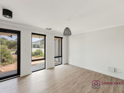 6 Featherstone Road, Orelia WA 6167