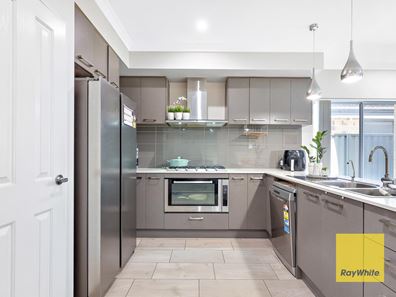 12 Torquata Street, Piara Waters WA 6112
