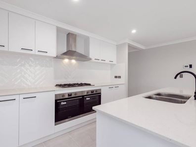 32 Pandora Drive, Jindalee WA 6036