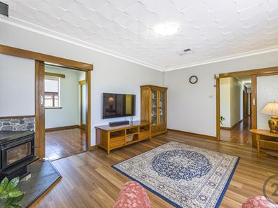 2 Cowen Street, Pinjarra WA 6208