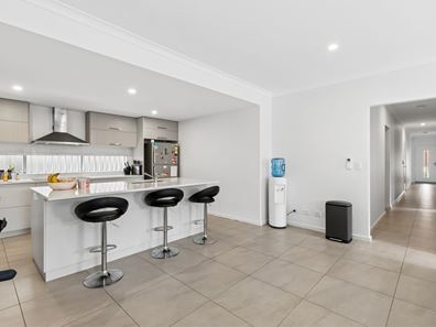 17 Lockhart Crescent, South Guildford WA 6055