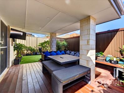 4 Rakitno Close, Lake Coogee WA 6166
