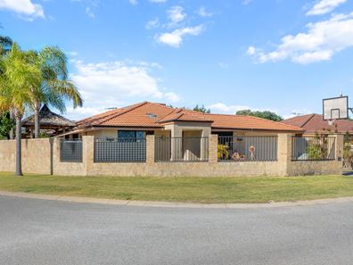 9 Charnley Gardens, Waikiki WA 6169