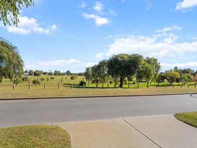 9 Charnley Gardens, Waikiki WA 6169