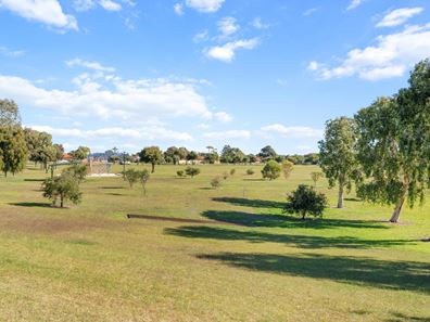 9 Charnley Gardens, Waikiki WA 6169
