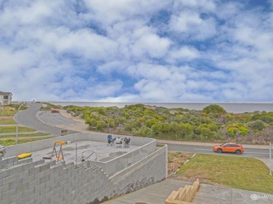 156 Warnbro Beach Road, Waikiki WA 6169