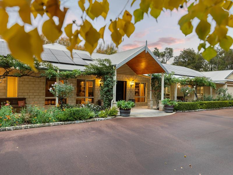 300 Peet Road, Roleystone WA 6111