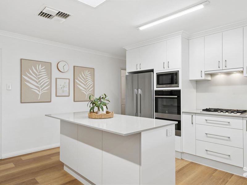 15 Lochee Way, Bull Creek WA 6149