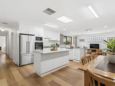 15 Lochee Way, Bull Creek WA 6149