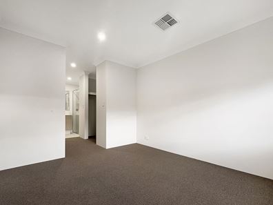 17 Grasmere Entrance, Waikiki WA 6169