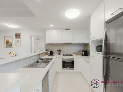 3/2 Stockton Bend, Cockburn Central WA 6164