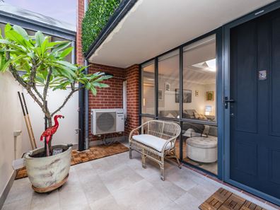 8/27 Burns Street, North Fremantle WA 6159