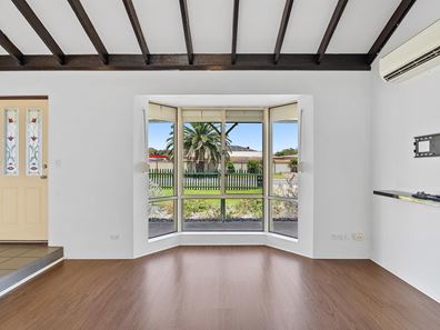 2 Fairway Crescent, Meadow Springs WA 6210