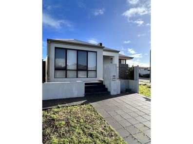322 Peelwood Parade, Halls Head WA 6210