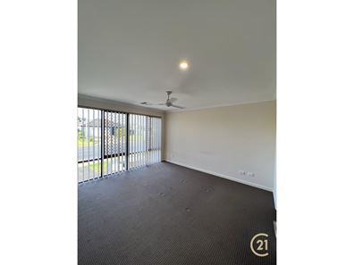 322 Peelwood Parade, Halls Head WA 6210