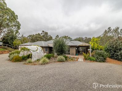 6 Glencoe Place, Bedfordale WA 6112