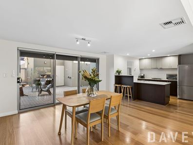 8 Fenian Pass, Hillarys WA 6025