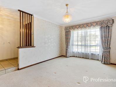 9 Vanessa Way, Swan View WA 6056